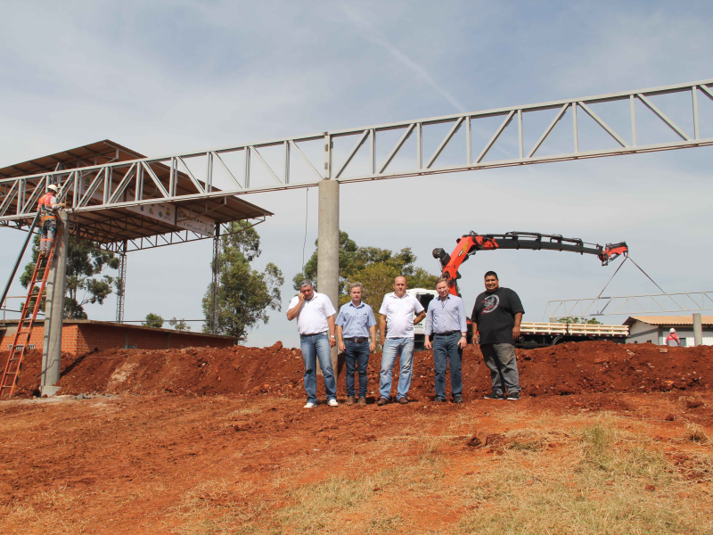 EXECUTIVO VISTORIA OBRAS NO PARQUE DE EXPOSIÇÕES GERMANO DOCKHORN